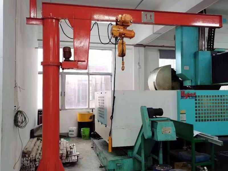 起重機(jī)發(fā)動(dòng)機(jī)溫度過(guò)高時(shí)要這樣做！